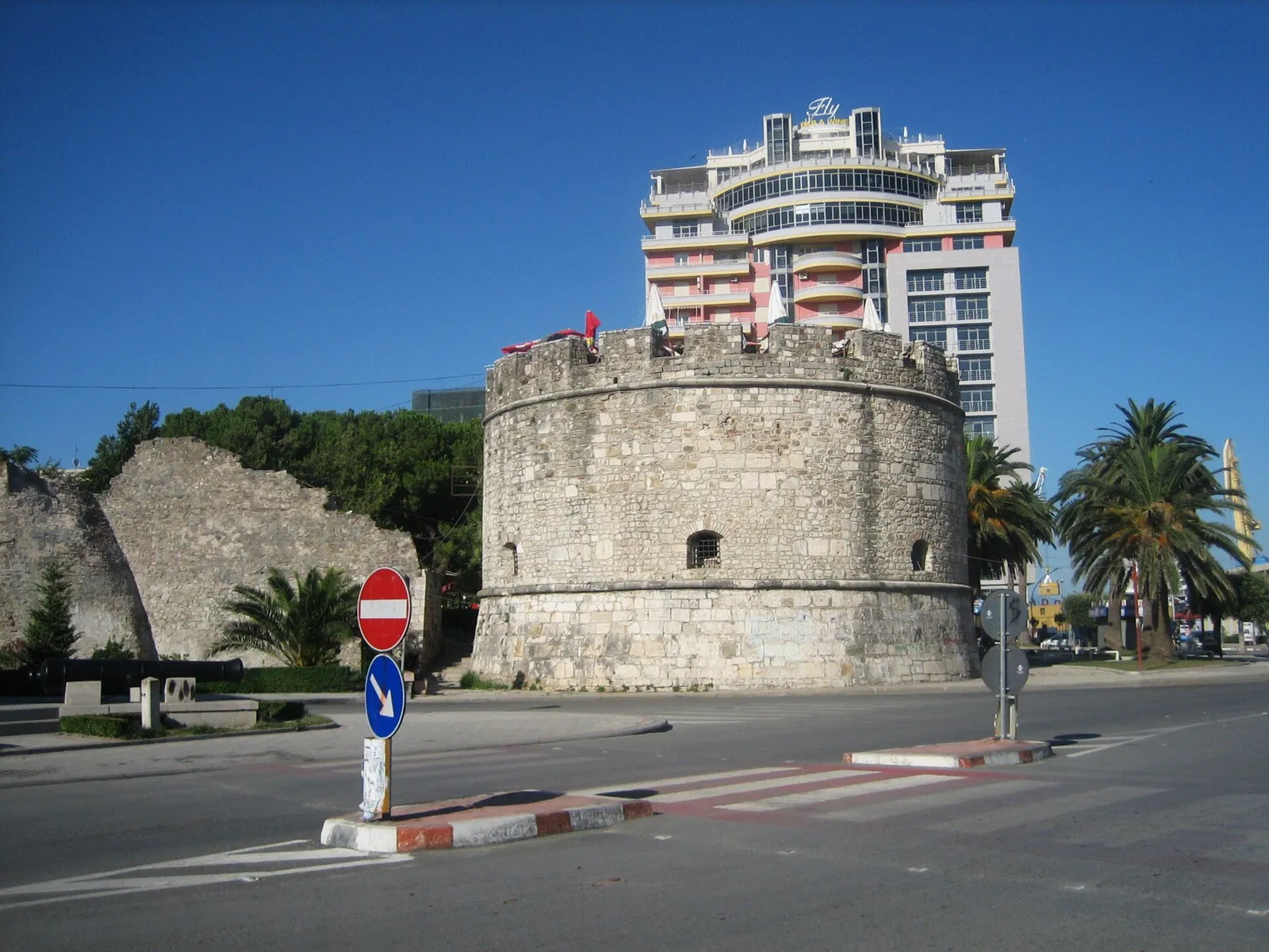 המגדל הוונציאני והחומות הביזנטיות בדורס אלבניה